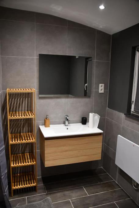 Logement In Wood Brugelette Esterno foto
