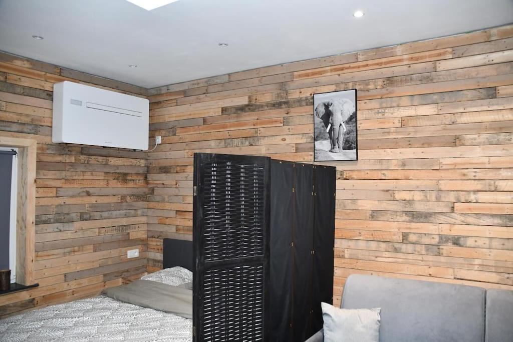 Logement In Wood Brugelette Esterno foto